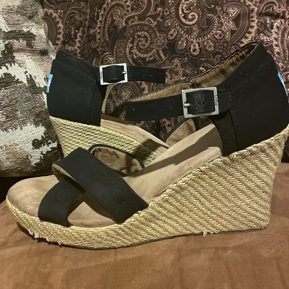 TOMS WEDGES. - Picture 2 of 6